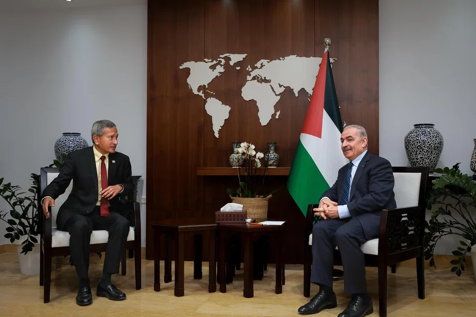 Menteri Ehwal Luar, Dr Vivian Balakrishnan (kiri) bertemu dengan Perdana Menteri Palestin, Encik Mohammad Shtayyeh di Pejabat Perdana Menteri Palestin di Ramallah, Palestin, pada 18 Mac.