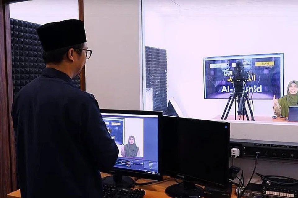 TINJAU RAKAMAN DI ANDALUS: The BM Show minggu ini akan meninjau bagaimana Andalus membuat rakaman di studio mini mereka di Darul Andalus.