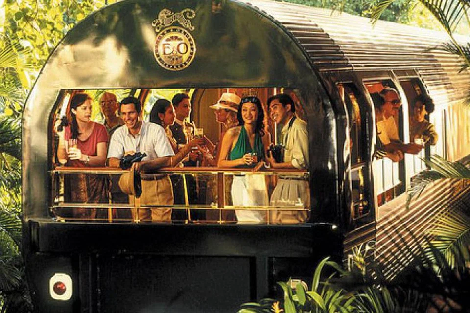 SERONOK TINJAU LANDSKAP DAN BUDAYA: ‘The Eastern & Oriental Express, A Belmond Train’, Asia Tenggara, menawarkan dua pakej kembara sambil meninjau kehijauan rimba dalam kereta api mewah. 