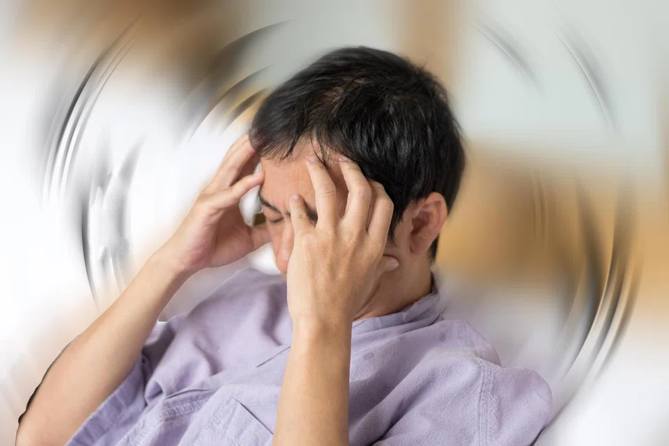 KEADAAN BERKAITAN MABUK: Terdapat pelbagai makna bagi perkataan ‘mabuk’ dalam bahasa Melayu, antaranya ialah pening kepala, atau hilang daya kawal ingatan.