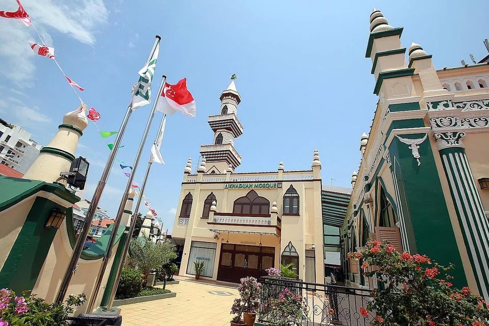 SOKONG TUGAS RRG: Masjid Khadijah (atas), yang dibina pada 1920, turut berperanan penting menyokong tugas RRG, yang ditubuhkan pada 2003.