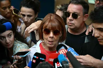 Cik Gisele P yang diwawancara pihak media selepas sesi perbicaraan di mahkamah, mendakwa suaminya telah  memberinya dadah dan mengundang berpuluh-puluh lelaki yang tidak dikenali  merogolnya di rumah mereka di Mazan, sebuah bandar kecil di selatan Perancis.