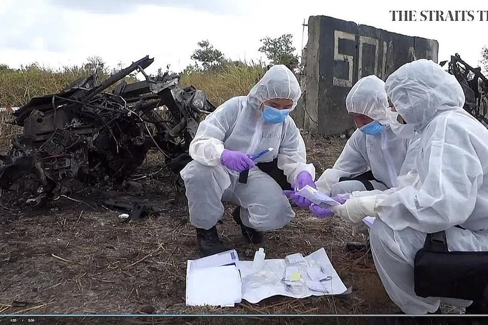LATIHAN BERSAMA: Ledakan bom di lapangan mencederakan beberapa 'mangsa' sekali gus mengarah penyiasat agar cuba mengesan siapa dan apa yang berlaku di sebalik letupan. - Foto SPF