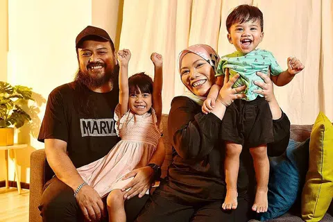 TIDAK PUTUS ASA: Encik Rusly dan Cik Nordian mendapat kedua-dua anak mereka, Nadya dan Raees dengan bantuan IVF setelah saluran telur Cik Nordian dikenal pasti tersumbat. - Foto BH oleh DESMOND WEE