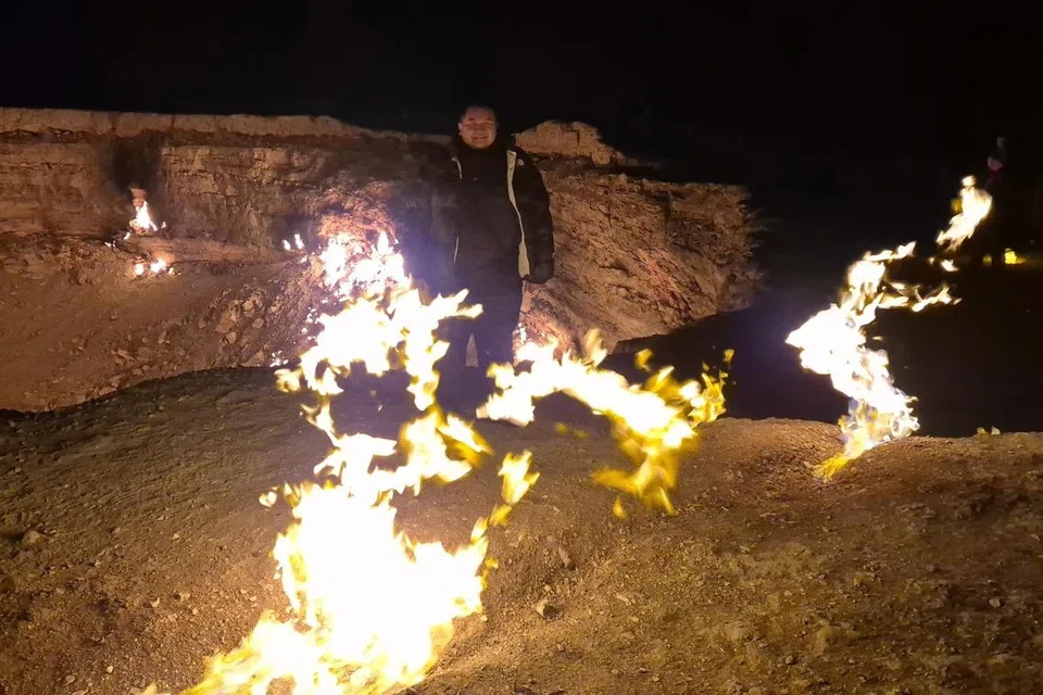 Api di Kawah Gas Darvaza di Turkmenistan menyala berterusan sejak 1971.