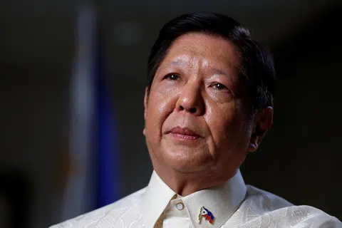 KUKUHKAN EKONOMI: Sejak memegang tampuk pemerintahan, Presiden Ferdinand Marcos Jr mengemudi Filipina menyelusuri kesan pandemik dan menangani beban hutang negara.