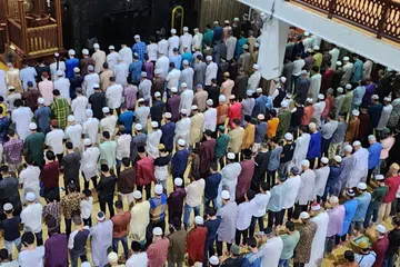 Solat berjemaah di Masjid Alkaff Kampung Melayu dan kepentingan bagi imam memastikan serta melaksanakan tugas dengan sempurna dan beretika.