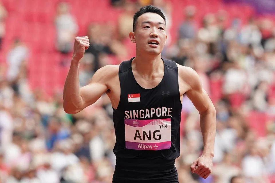 LOMPAT KE FINAL: Ang Chen Xiang mencatat masa 13.90 saat dalam saringan dua acara lompat pagar 110 meter lelaki pada Ahad, yang  membawanya ke final.