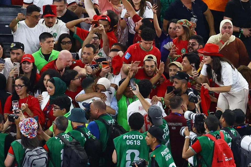 Ayyoub Bouaddi, pemain bola Maghribi, kelab Eropah