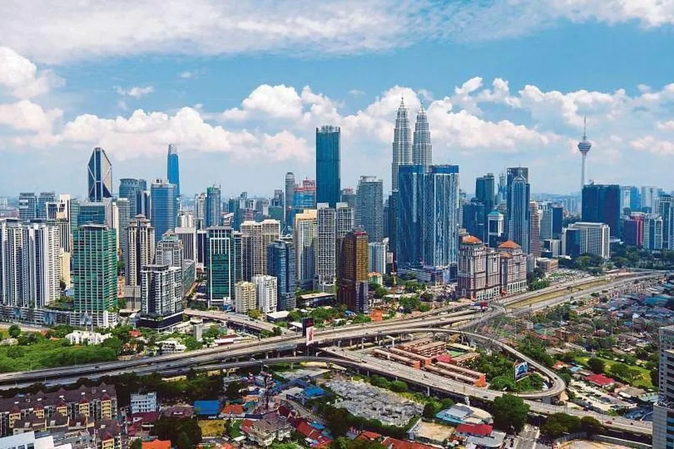 TEKANAN KEWANGAN: Ketua Perangkawan, Datuk Seri Dr Mohd Uzir Mahidin berkata, berdasarkan tinjauan, 88.8 peratus syarikat sendirian berhad menghadapi isu dan cabaran dalam pembayaran gaji pekerja, diikuti ketiadaan pelanggan (63.2 peratus).