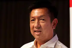 HARGAI SUMBANGAN KAKITANGAN PERUBATAN: Encik Peter Lim, akan menanggung perbelanjaan makanan bernilai $1 juta bagi kakitangan hospital dalam usahanya menyatakan penghargaan dan sokongan atas kerja yang dilakukan golongan sektor perubatan itu. 