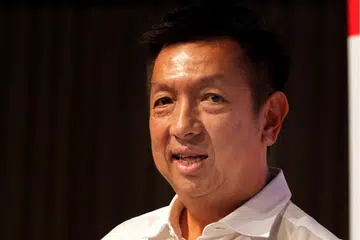 HARGAI SUMBANGAN KAKITANGAN PERUBATAN: Encik Peter Lim, akan menanggung perbelanjaan makanan bernilai $1 juta bagi kakitangan hospital dalam usahanya menyatakan penghargaan dan sokongan atas kerja yang dilakukan golongan sektor perubatan itu. 
