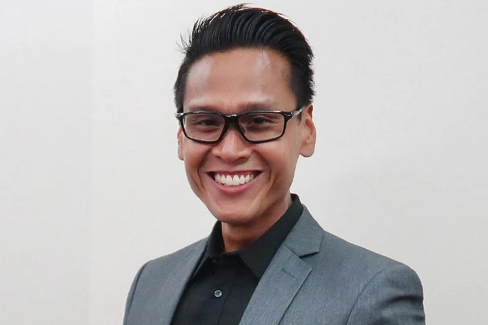 DOKTOR M³: Antara barisan depan karyawan perubatan di sini dalam menangani wabak koronavirus ialah doktor perubatan kumpulan M³ termasuk Dr Razakjr Omar, Dr Zuraimi Mohamed Dahlan, Dr Norhisham Main, Dr Elly Sabrina, Dr Fadzil Hamzah (gambar atas), Dr Nur Farhan Mohammad Alami, Dr Djoni Huang, Dr Juriyah Yatim, Dr Nurhidayati Mohamed Suphan. - Foto fail