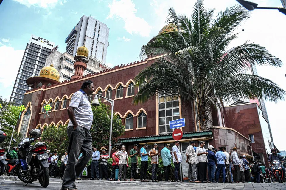 Masjid India, Kuala Lumpur, antara tarikan pelancong di Jalan Masjid India. Masjid berusia lebih 160 tahun ini diasaskan pedagang India Muslim yang berhijrah ke Kuala Lumpur.