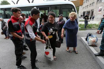 LARIKAN DIRI: Para pelarian daripada Nagorno-Karabakh tiba di pusat perlindungan sementara di bandar Goris, Armenia, pada Ahad.
