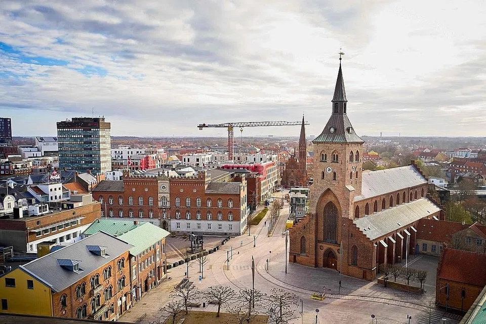 KESAN COVID19: Bandar Odense, tempat kelahiran penulis terkenal Hans Christian Andersen kelihatan lengang semasa tempoh sekatan bagi mengawal Covid19. - Foto AFP, ihsan JUNIETA MAGDALENA