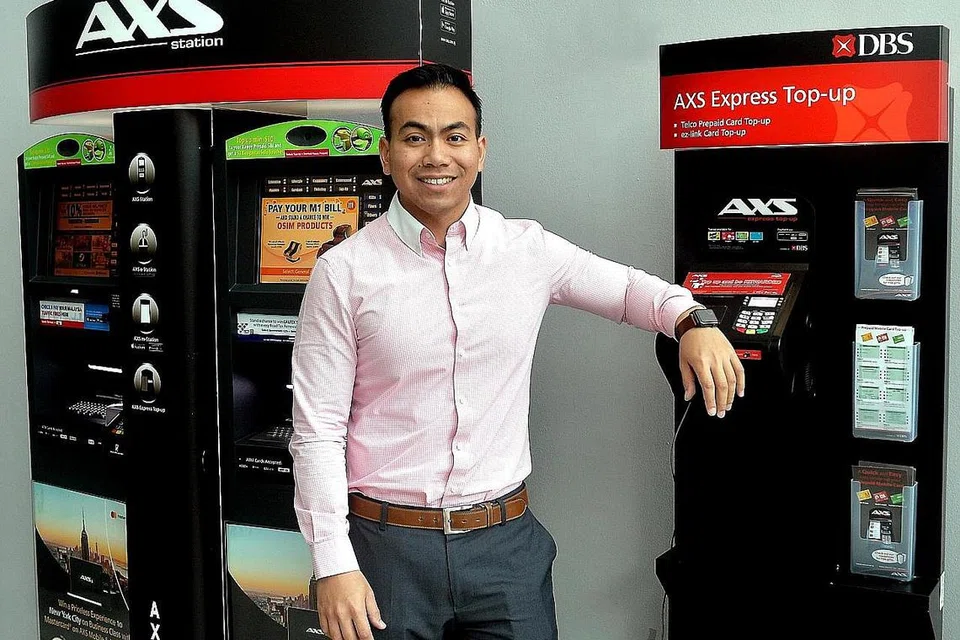 LEBIH YAKIN JALANKAN TUGAS: Encik Khairul Azhar Khalid telah menjalani penilaian demi meraih Pensijilan Institut bagi Karyawan HR (IHRP) tahun lalu. - Foto KHALID BABA