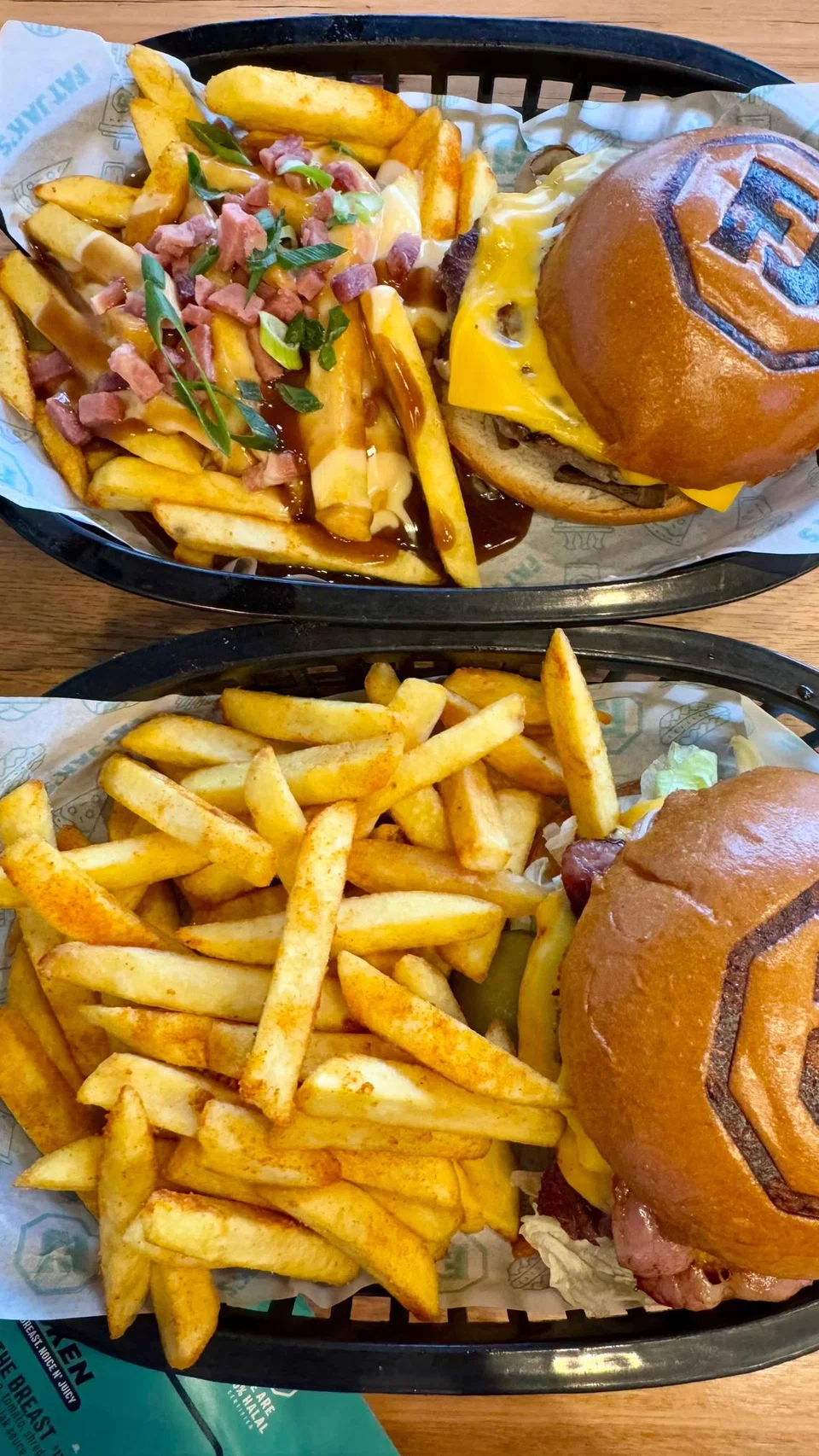 Kedai burger Fat Jak’s terletak di St Kilda.