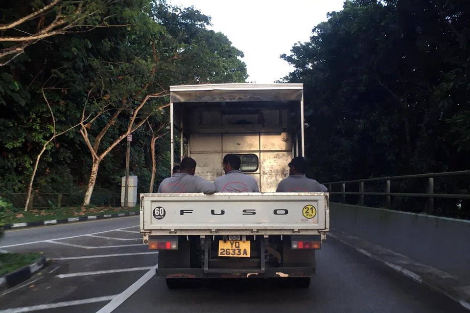 PENGANGKUTAN CARA BAHAYA JADI SOROTAN: Isu pekerja yang diangkut dengan lori mendapat perhatian selepas 37 orang, termasuk pekerja migran, cedera dalam dua kemalangan lori pada Julai.