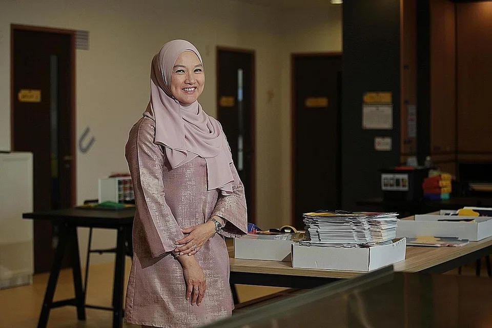 Cik Farahliza Zainal, ibu anak remaja yang menghidap autisme dan pengasas sebuah perusahaan sosial, yang menjadi sukarelawan program CareConnect. 