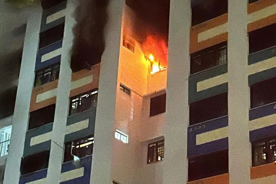 Kebakaran di flat Lembaga Perumahan dan Pembangunan (HDB) di Chai Chee Avenue pada 5 September, mengakibatkan empat orang dibawa ke hospital dan sekitar 50 penduduk yang lain terpaksa dipindahkan.