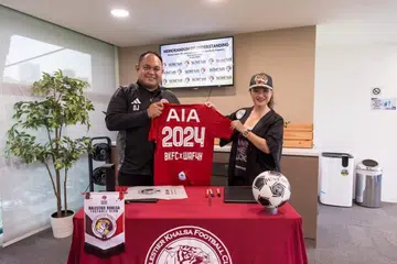 Naib Pengerusi, Kelab Bola Sepak Balestier Khalsa, Darwin Jalil (kiri); dan Presiden, Walking Football4Health Global (Waf4H), Dee Dee Ayra Salle, berharap kerjasama dua pihak itu akan meningkatkan kesedaran tentang manfaat bola sepak berjalan dan potensinya menyatukan masyarakat dan keluarga serta menyemarakkan lagi bola sepak Singapura.