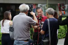 SEDIA UNDUR DIRI: Encik Tan Kin Lian, 75 tahun, berkata beliau akan undur diri jika usahawan Encik George Goh, 63 tahun, layak bertanding.