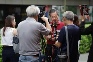 SEDIA UNDUR DIRI: Encik Tan Kin Lian, 75 tahun, berkata beliau akan undur diri jika usahawan Encik George Goh, 63 tahun, layak bertanding.