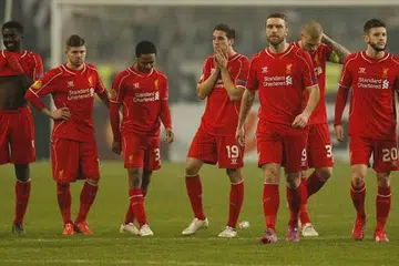 HARAPAN KECUNDANG: Pemain Liverpool sugul selepas tewas kepada Besiktas melalui tendangan penalti.