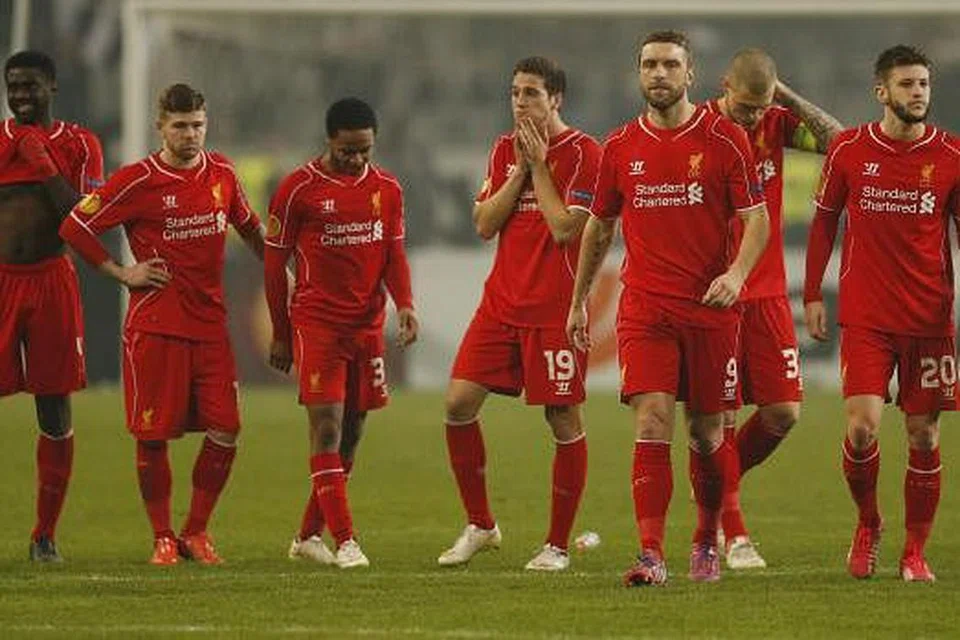HARAPAN KECUNDANG: Pemain Liverpool sugul selepas tewas kepada Besiktas melalui tendangan penalti.