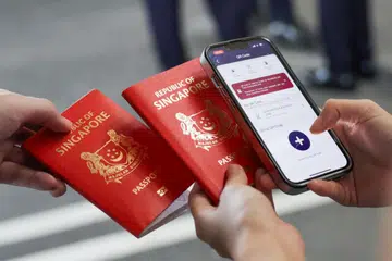 Sehingga 10 butiran pasport boleh disertakan dalam kod untuk kumpulan, yang kemudiannya boleh disimpan dan diberi label seperti “Keluarga” atau “Rakan” dalam aplikasi mudah alih MyICA.