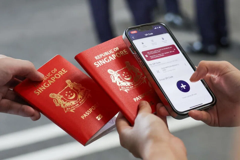 Sehingga 10 butiran pasport boleh disertakan dalam kod untuk kumpulan, yang kemudiannya boleh disimpan dan diberi label seperti “Keluarga” atau “Rakan” dalam aplikasi mudah alih MyICA.