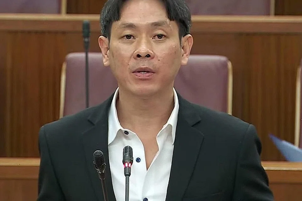 "Saya ingin mengusul agar mahkamah harus mengarahkan semua anak pasangan ibu bapa yang bercerai menyertai program (kaunseling dan sokongan Children-in-Between) ini. Ibu bapa boleh mengemukakan rayuan untuk tidak sertainya. Kini, kurang 2 peratus kanak-kanak yang terjejas dengan perceraian mengikutinya. Dan kita harus menjalankan lebih banyak usaha untuk meningkatkan jumlah ini agar lebih dekat dengan 100 peratus." - Encik Louis Ng (GRC Nee Soon).