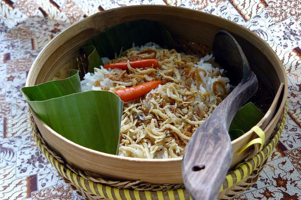 HIDANGAN UNIK DAN ENAK: Nasi Liwet (atas) adalah nasi yang sungguh aromatik dan eksotik serta enak dimakan begitu sahaja. - Foto PONDOK GURAME