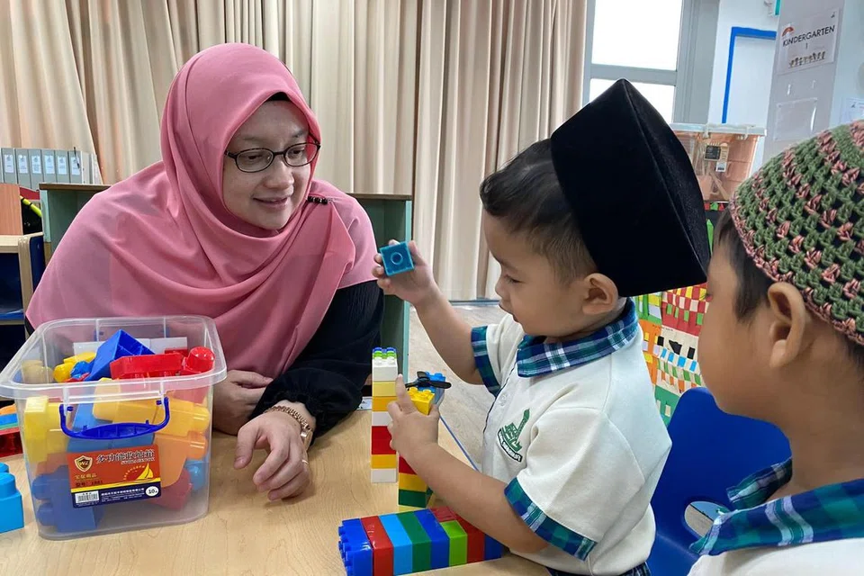 Menurut Cik Shahren Ali (kiri), pendidikan awal kanak-kanak di masjid membawa keunikan tersendiri dan diperkaya dengan nilai-nilai Islam yang tinggi. 