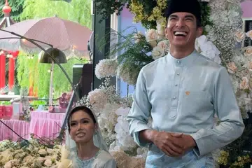 Syed Saddiq berkongsi saat gembira bersama Bella Astillah di majlis pertunangan mereka pada 28 Mac. 