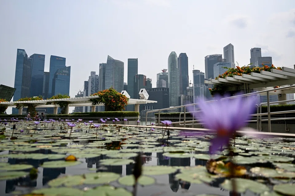 Perdana Menteri, Encik Lawrence Wong, berkata usaha untuk menarik individu berkebolehan daripada perkhidmatan awam dan sektor swasta untuk tampil berkhidmat sebagai menteri kini menjadi satu cabaran yang semakin sukar buat Singapura.