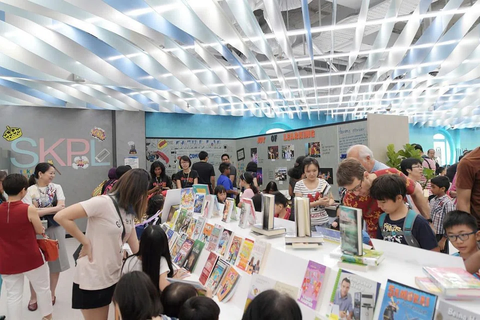 RUANG 'TWEENS': Ruang khas bagi kanak-kanak berusia 10 hingga 14 tahun ini dilengkapi dengan buku-buku yang sesuai dengan usia mereka, kit pembelajaran hands-on serta hiasan menarik di dinding.