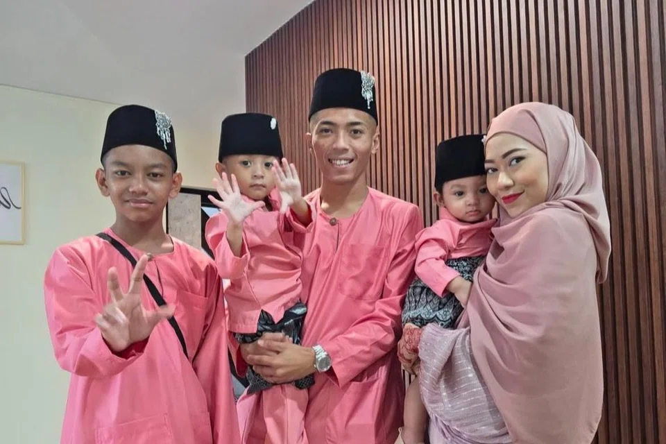 Penyerang berbisa Singapura dan Lion City Sailors, Shawal Anuar, menyambut Hari Raya dengan isterinya,Maria Mahran; dan tiga anaknya (dari kiri) Muhammad Rian; Shaqeeb Rizqi dan Shazayn Rizqi. Beliau amat menghargai masa bersama keluarga yang terhad akibat komitmennya kerjaya bola sepaknya.