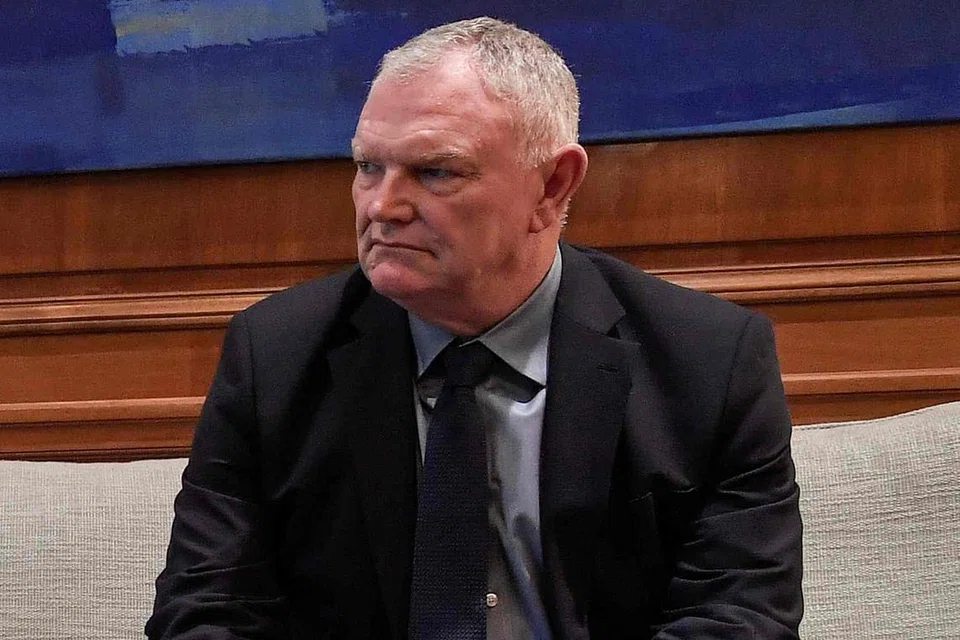 "Pandemik ini akan diikuti oleh kesan ekonomi yang menjejas semua sektor. Kita boleh kehilangan kelab dan liga jika struktur kewangan mereka runtuh." - Greg Clarke, Pengerusi FA England.