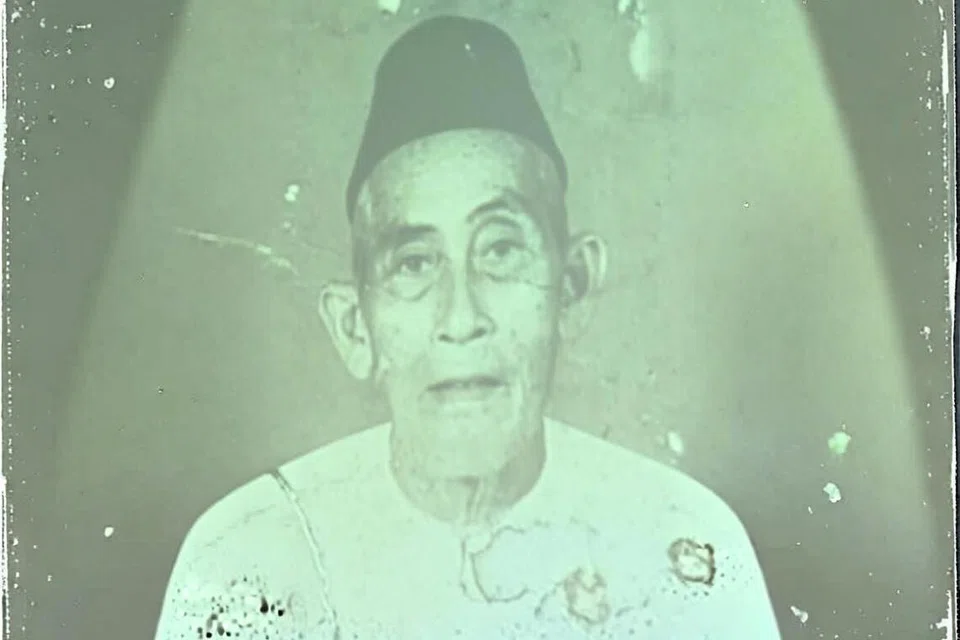 Allahyarham Haji Mohamed Haji Ismail, atau lebih dikenali sebagai Tok Mat, anak sulung Kadhi Haji Ismail. 