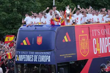 Pemain kebangsaan Sepanyol menaiki bas untuk meraikan kejayaan Euro 2024 bersama rakyat Sepanyol di Madrid. 