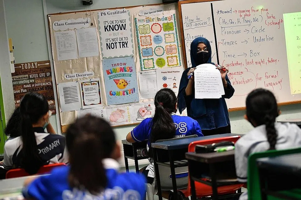 SEMAKAN GAJI: Penyesuaian gaji bagi kakitangan MOE berkuat kuasa bulan ini bagi semua pegawai pendidikan yang layak, pendidik bersekutu dan pendidik prasekolah MOE, serta kakitangan MOE yang dipinjamkan kepada agensi lain. - Foto fail 