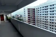 Tampines dipilih sebagai lokasi perintis kerana jumlah kes di kawasan itu adalah sederhana berbanding estet lain di Singapura, menurut Cik Sim di Parlimen pada November 2024.