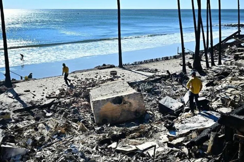 Ramai mangsa yang terdesak untuk pulang ke rumah, diberi masa beberapa saat sahaja untuk mengambil ubat-ubatan atau pakaian kerana bimbang angin kencang akan menyalakan semula bara api.