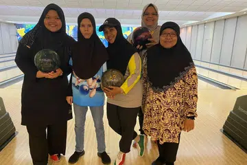 persatuan belia bedok, nur hidayah, Nur Hidayah Dolmat, BYSD Bedok, kisah inspirasi OKU, penjaga pesakit dialisis, pengorbanan anak, sokongan OKU Singapura, kecekalan hati.