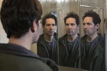 LIVING WITH YOURSELF: Miles, lakonan Paul Raudds, mendapati dirinya mempunyai watak yang berbeza selepas keluar daripada pusat spa sedangkan watak asal masih tetap dalam dirinya. - Foto NETFLIX