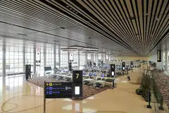 AKAN BEROPERASI SEMULA: Terminal 4 Lapangan Terbang Changi akan beroperasi semula mulai 13 September. - Foto fail