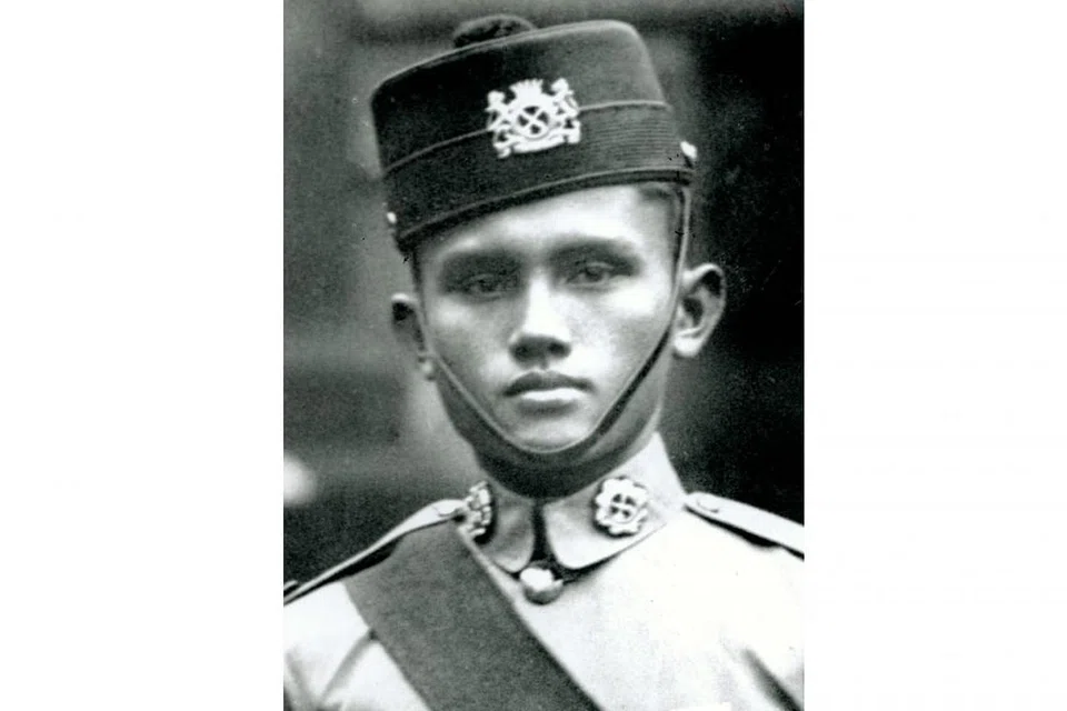 ALLAHYARHAM LEFTENAN ADNAN SAIDI: Kepimpinannya memastikan tentera Jepun sukar menawan Bukit Chandu. - Foto fail