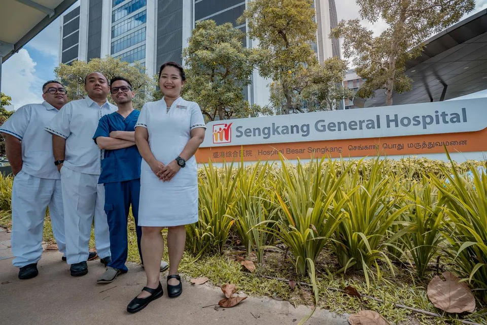 Fahamy Koenitz Iskandar, sengkang hospital, cik Hafez Tahir, Encik Ahmad Khairil Mohamed Jamil, Dr Fahamy Koenitz Iskandar, dan Cik Siti Nasriah Yusri.  